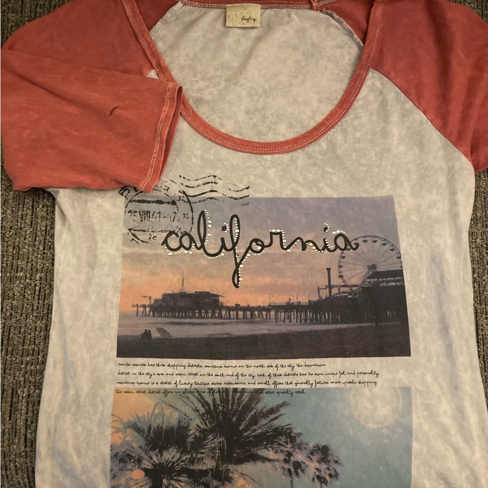 Daytrip California Graphic Tee - Coral and Light Gray